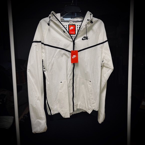 Nike tech aeroshield clearance windrunner